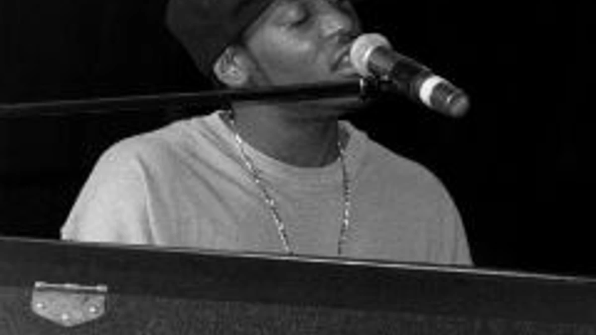 95 Live: Listen to Rare D'Angelo Tracks from 1995 - Essence