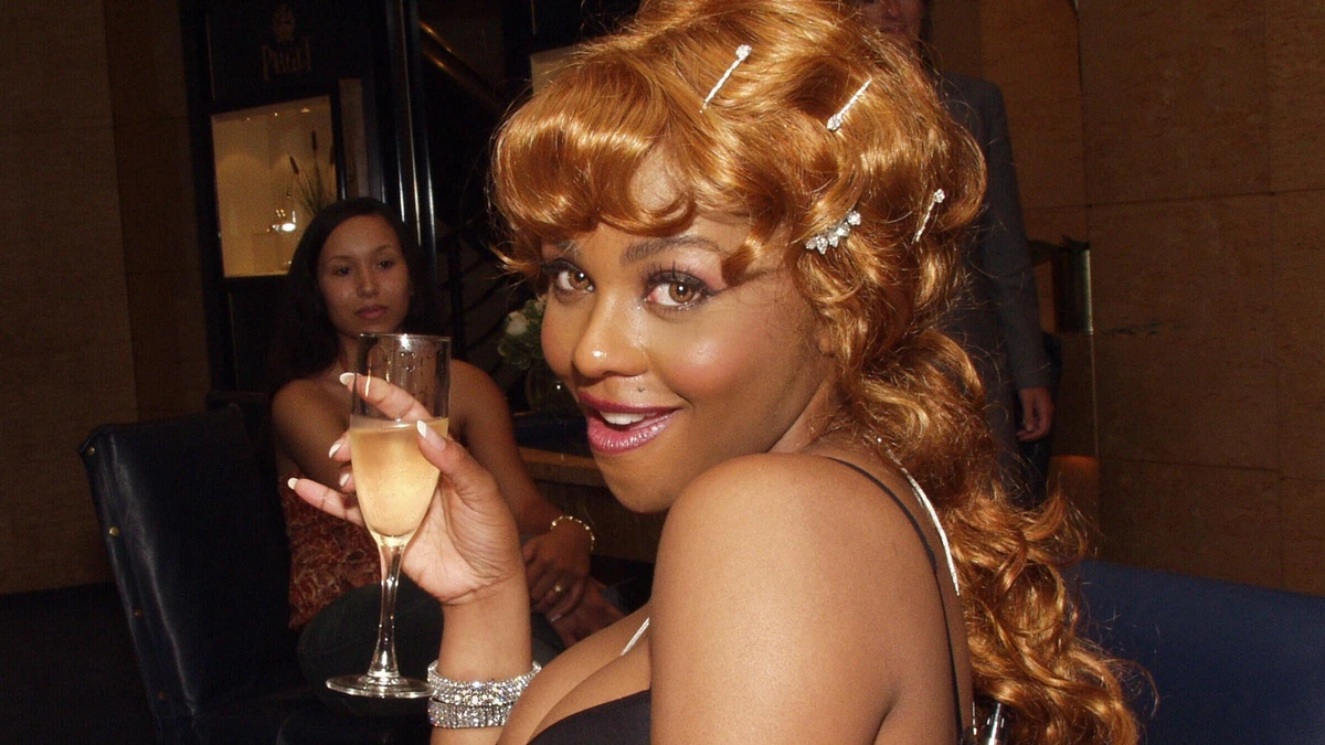 9 Of Lil' Kim's Most Iconic Beauty Moments
