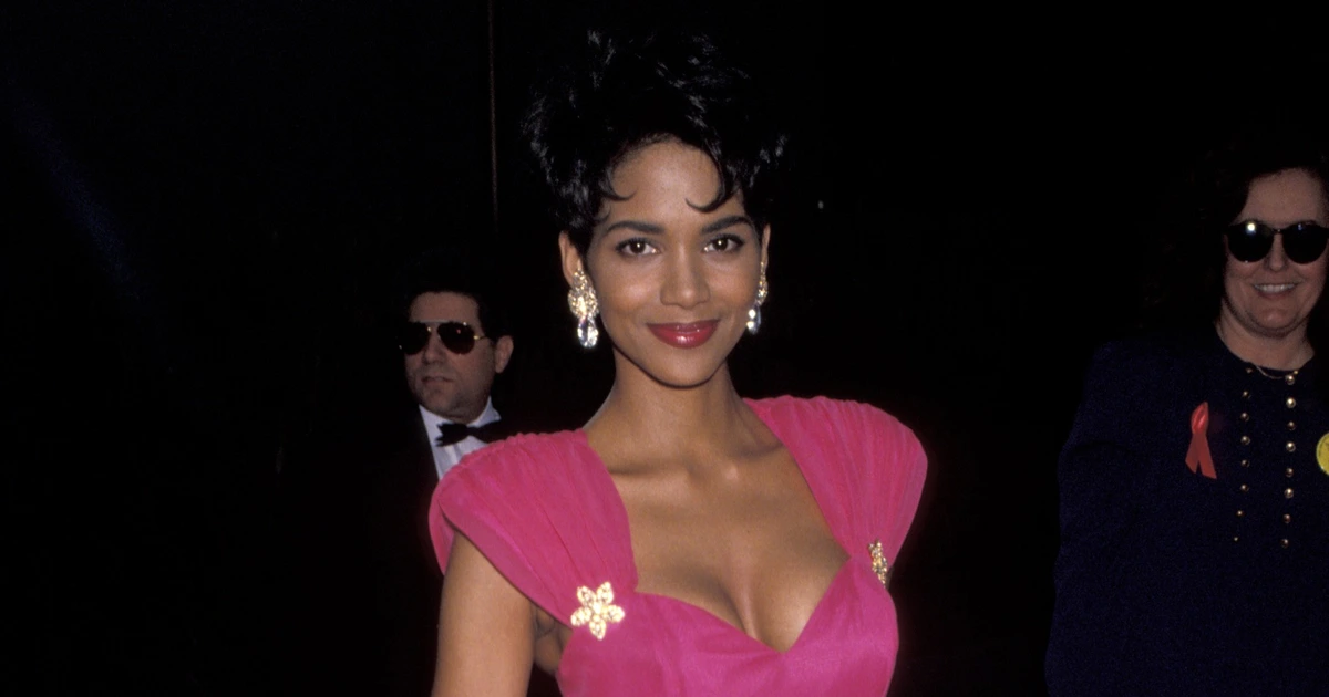 halle berry in pink dress Oscars 2021