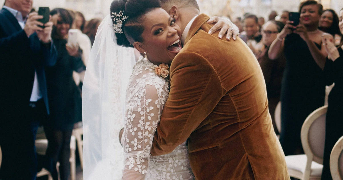 yvette nicole brown wedding dress 53-Year-Old Inside Out 2 Hollywood Actress Yvette Nicole Brown Tied The Knot With Anthony Davis, Said, "It's Never Too Late To Find Love"