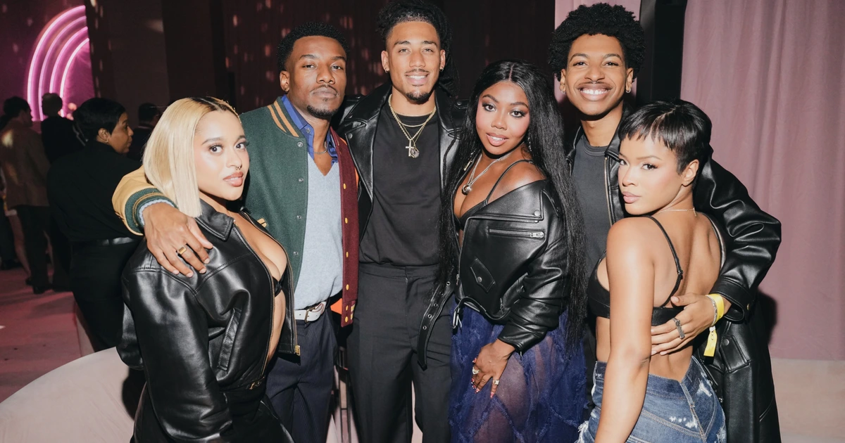Here’s How The Cast Of ‘A Different World’ Got Ready For Coach’s 85th Anniversary Show