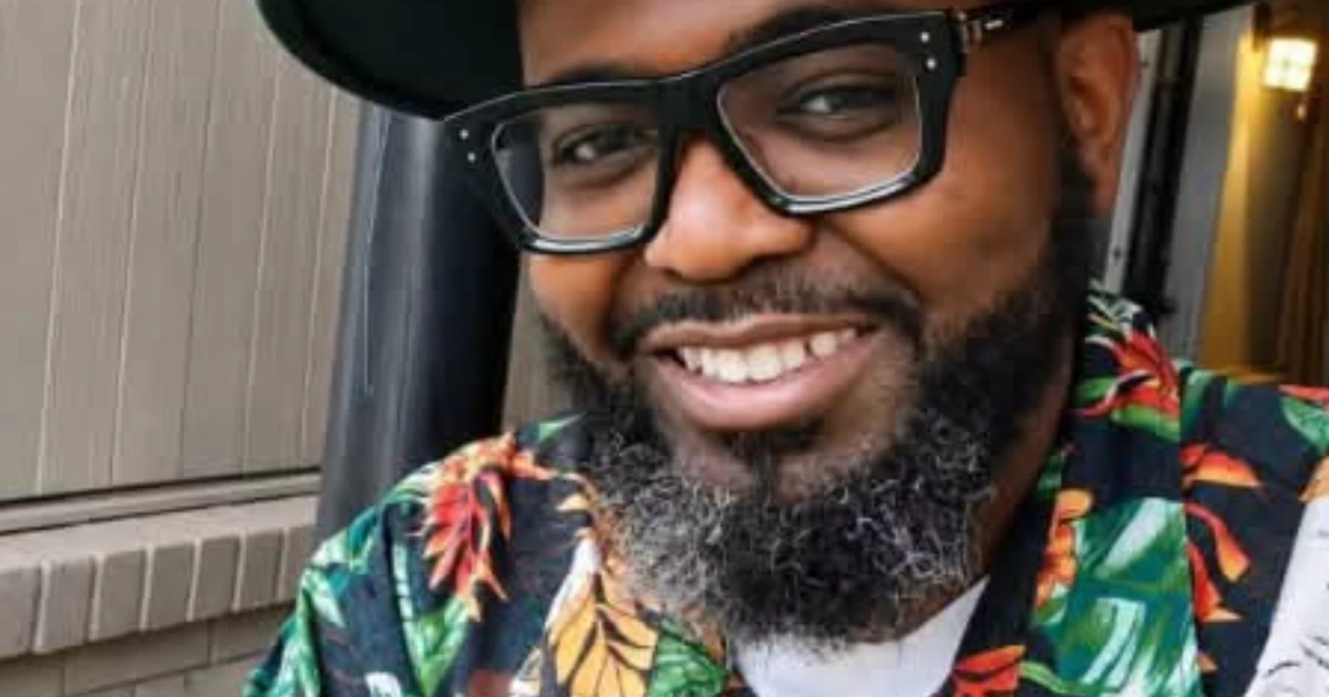 Atlanta Man, 42, Falls From Six Flags Coaster; Family Pleads For ...