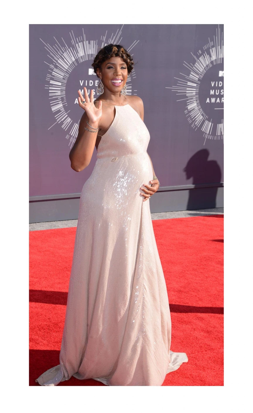 kelly rowland pink dress Blondes really do have more fun! Kelly Rowland is setting the internet  ablaze with her stunning combination of flawless milk chocolate skin and  radiant blonde locks. 