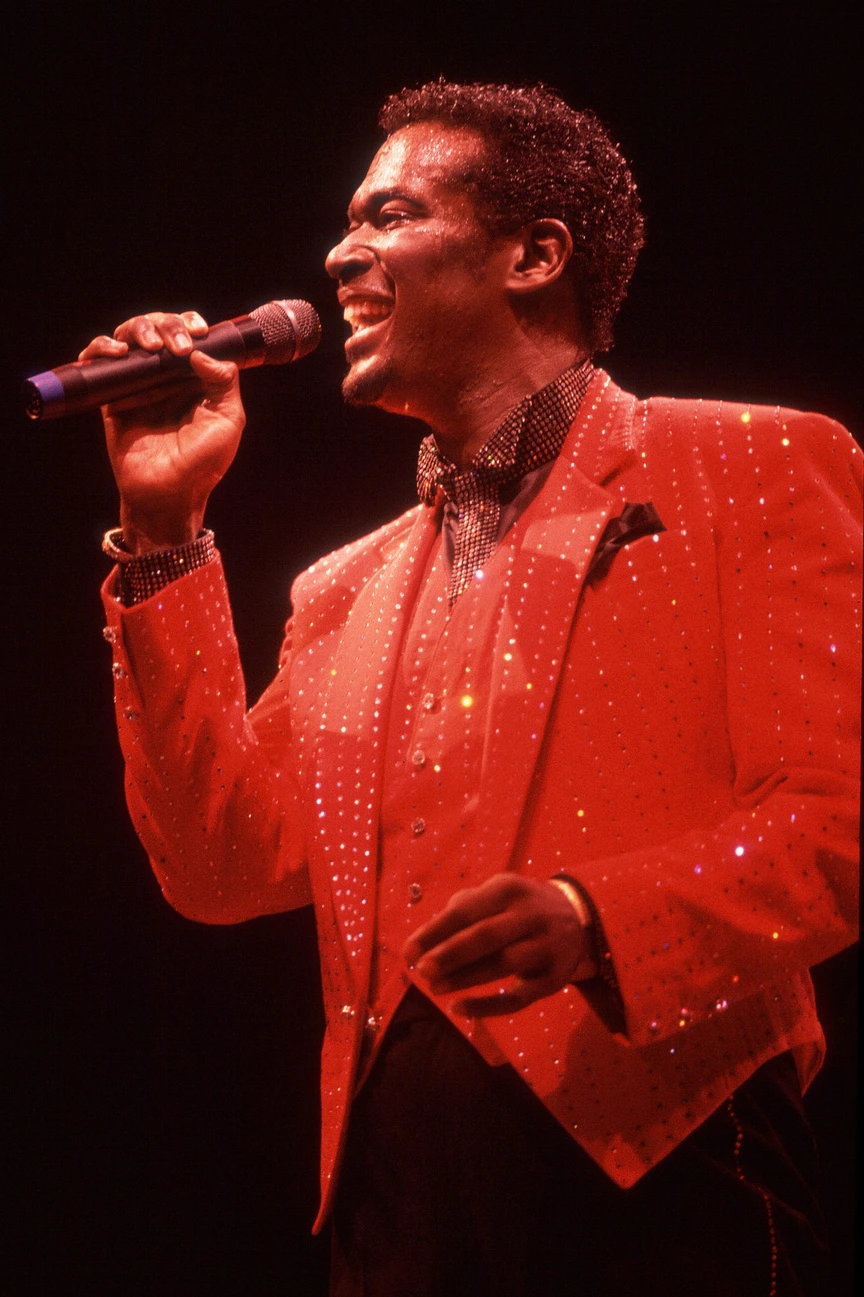 luther vandross put on your red dress SZA Reacts to Cher's Luther Vandross Mix-Up at Grammys
