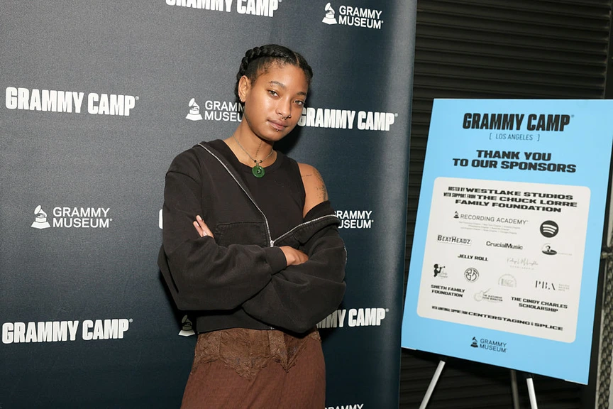 Willow attends Grammy Camp
