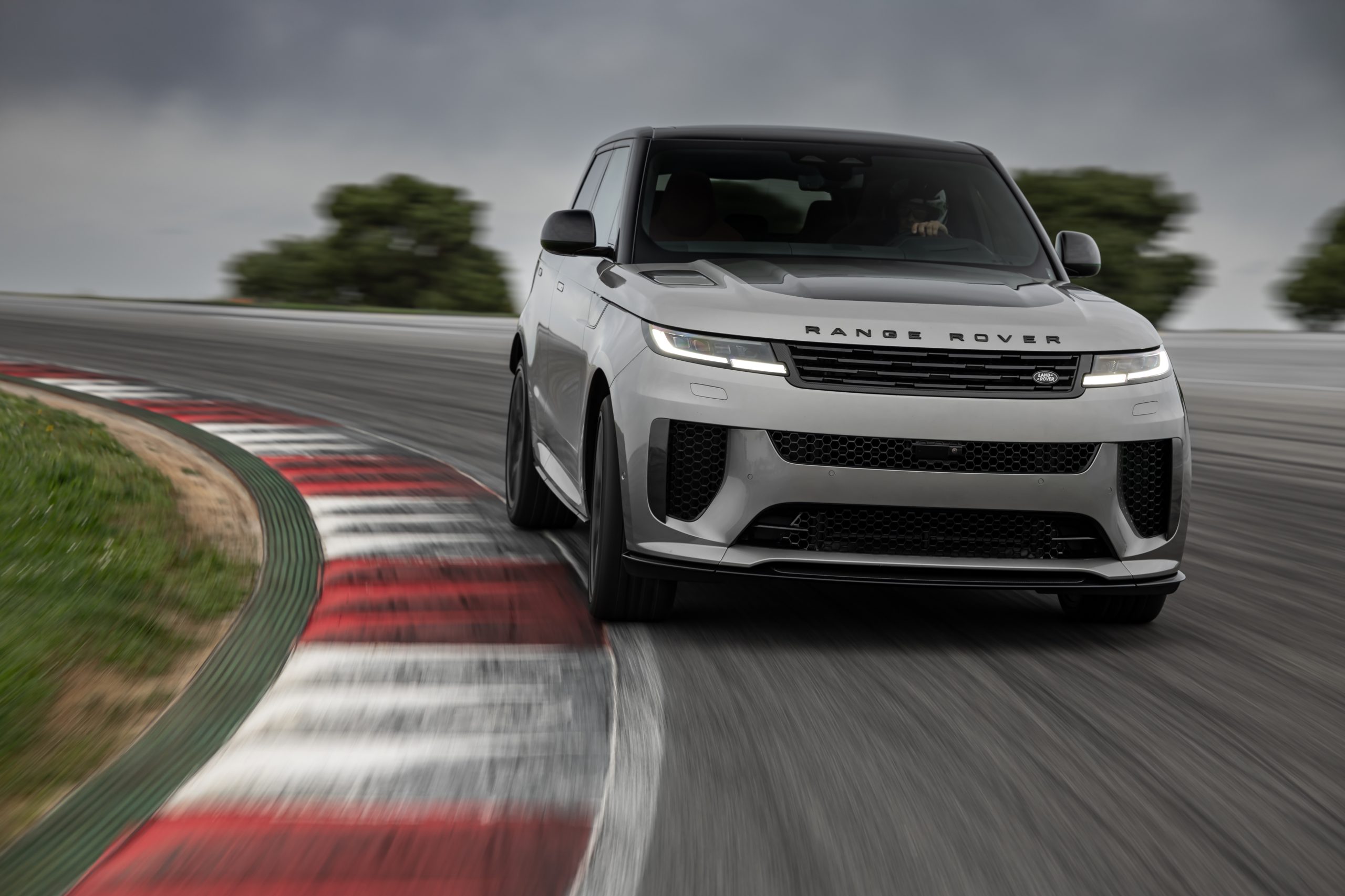 Range Rover Rrs Get Yourself A Car That Can Do Both: Meet The Range Rover Sport SV