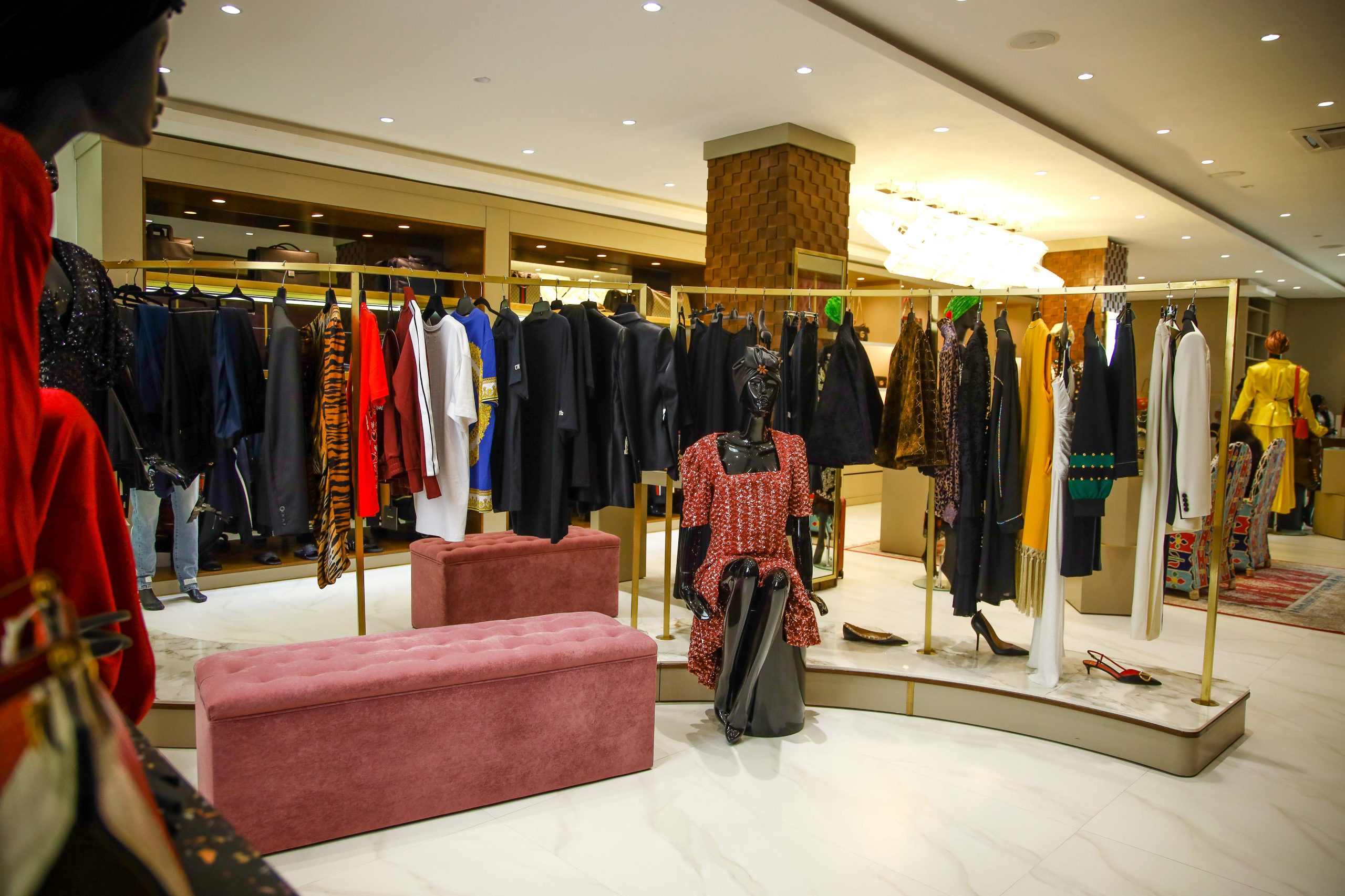 ladies dress shop design Modern Garment Shop Fitting Wedding Formal Dress Display Rack Ladies Clothes Shop Design Display Racks for Clothing