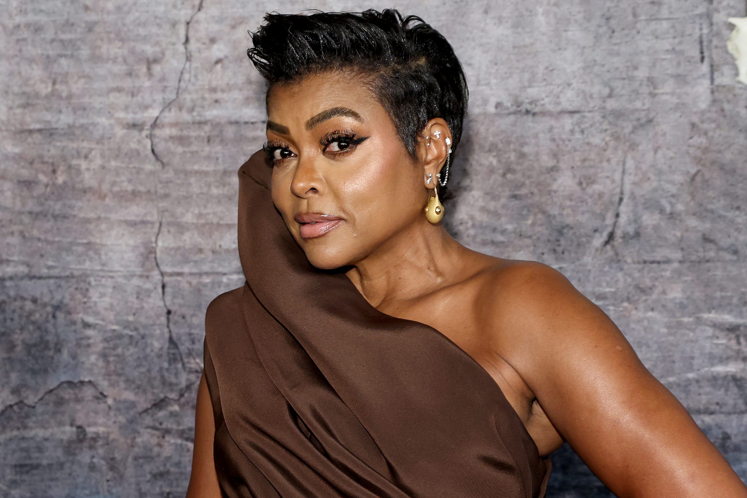 does taraji smoke cigarettes P. Henson smoking 2 | Taraji Penda Henson ( born Sept Taraji P. Henson sits down