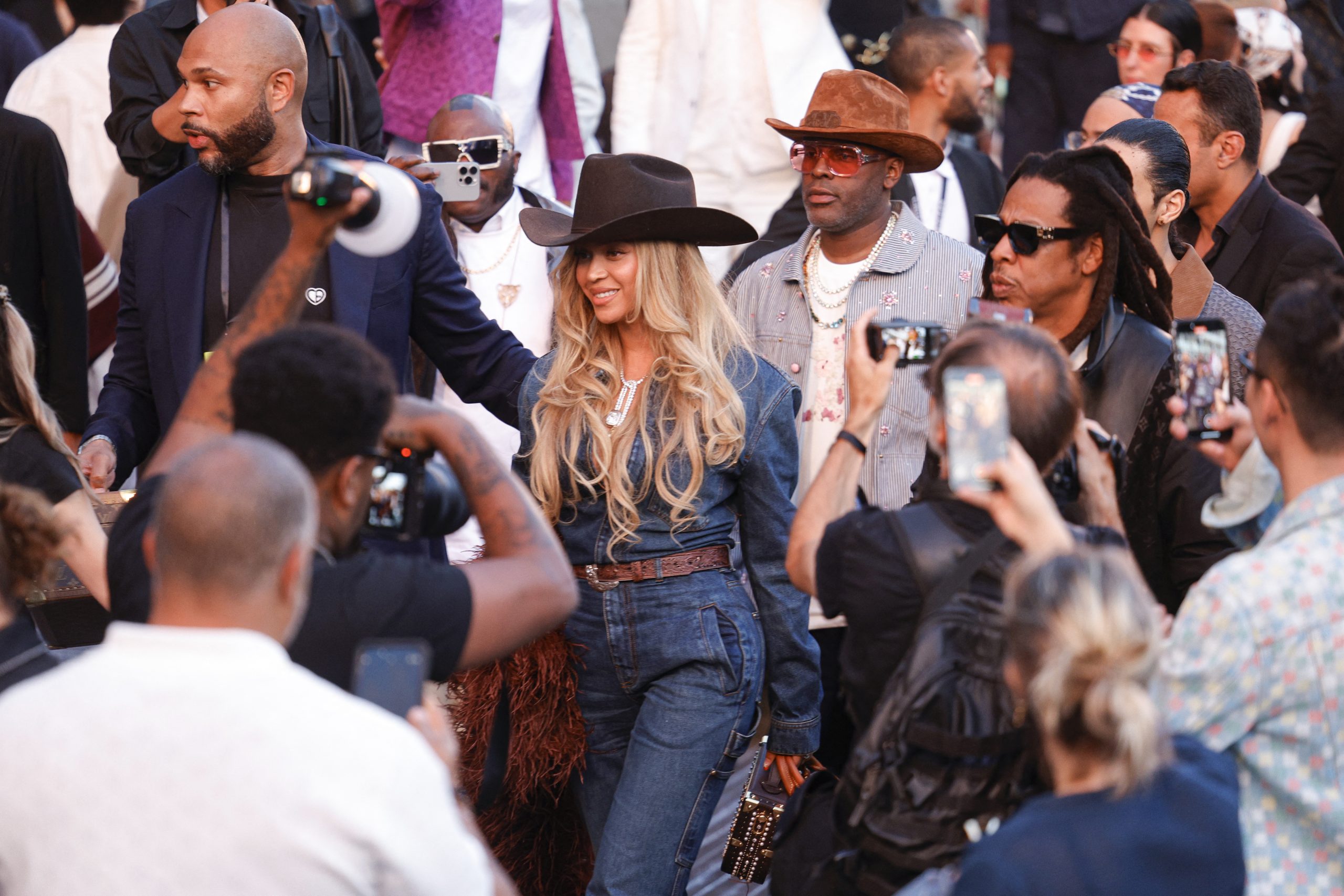 Beyoncé Brings Her ‘Cowboy Carter’ Curls To The Louis Vuitton Front Row ...