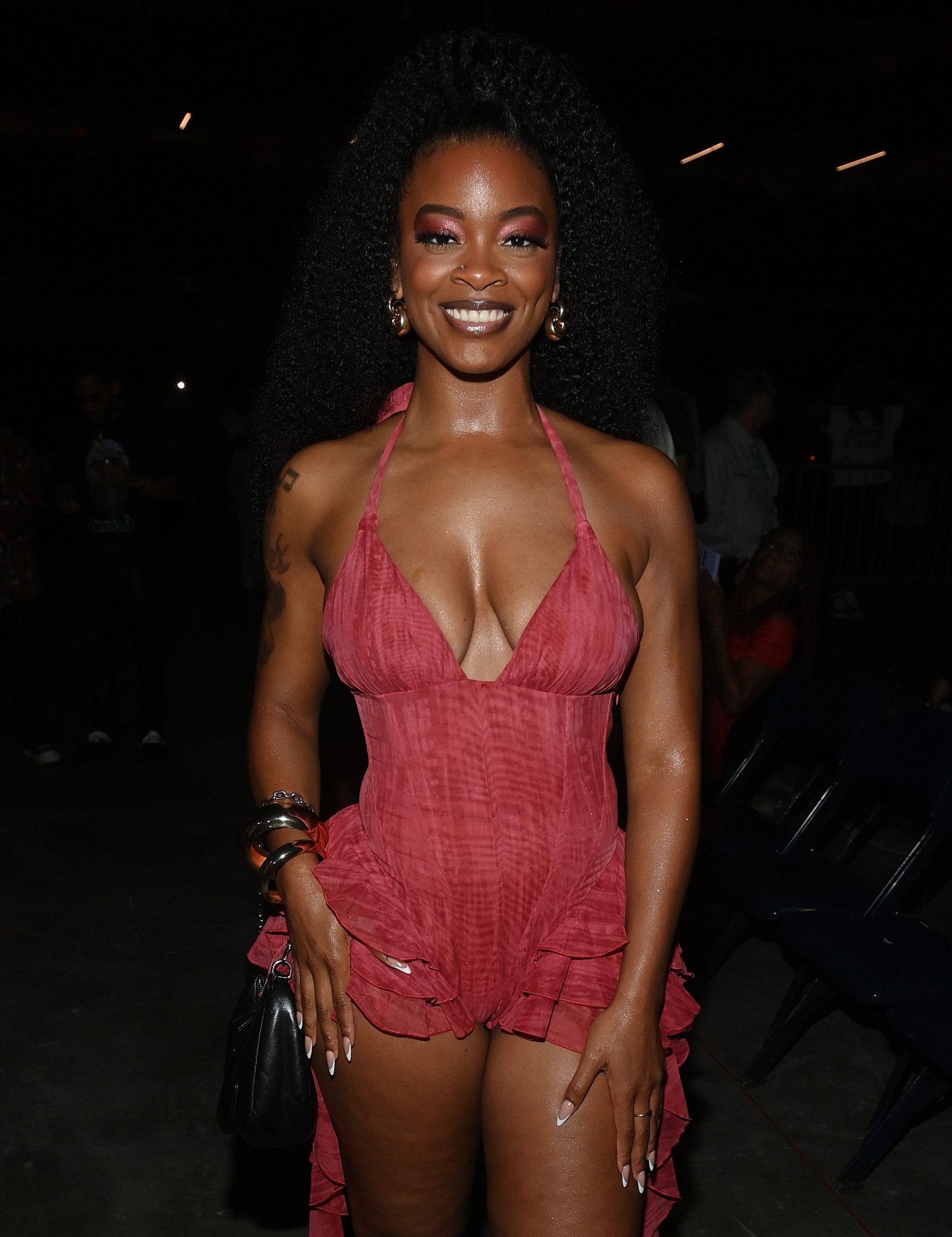 ari lennox pink dress 90s look. Soft light. Velvet couch. Ari Lennox Floating. My camera did the rest. #houstonphotographer Www.charmingcharlton.com