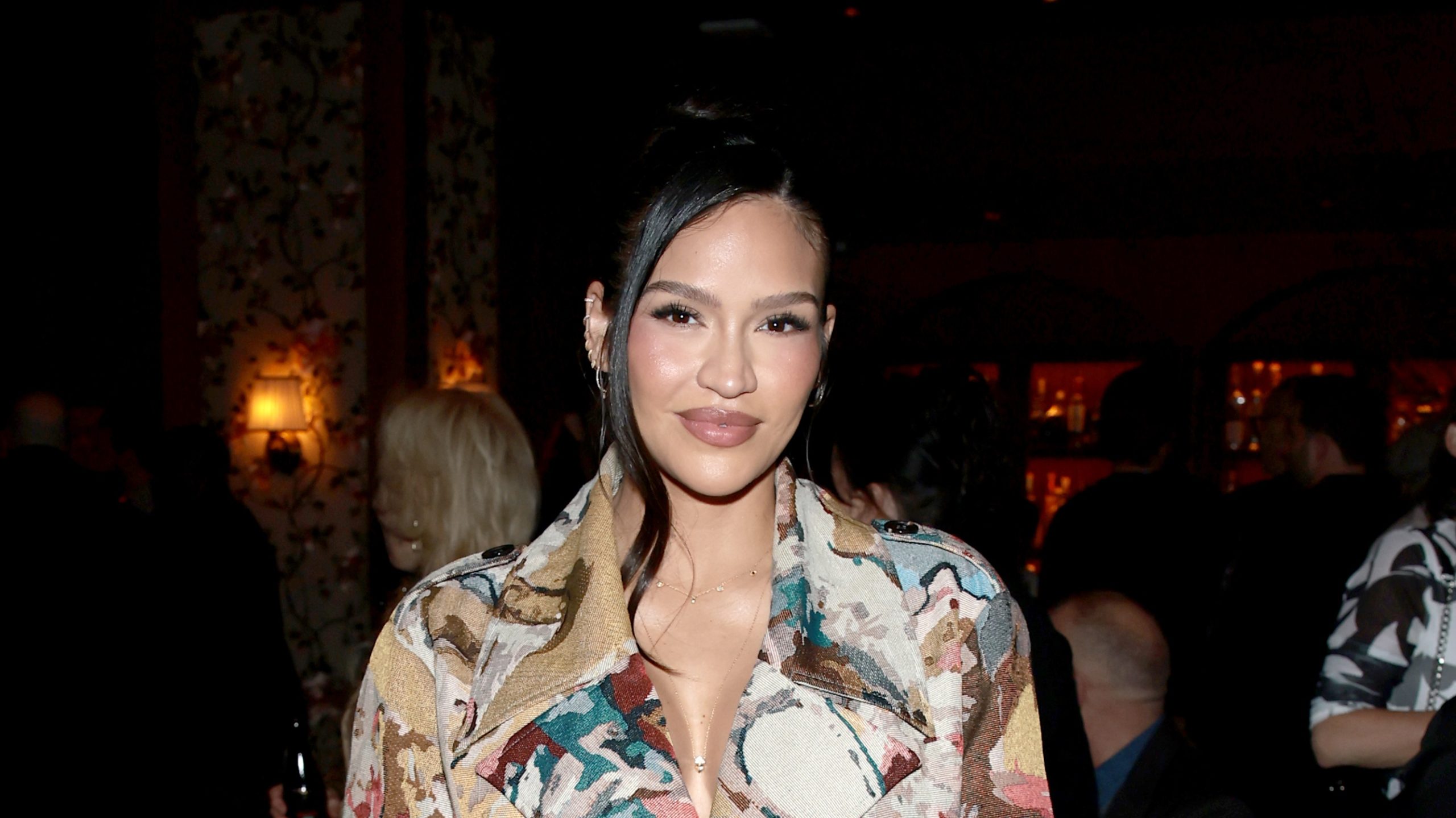 cassie ventura green dress Happy 39th Birthday to Singer and Dancer Cassie! Cassie Ventura's ethnicity is a mix of backgrounds: her mother is of African-American, Mexican, and West Indian descent, while her father is Filipino. I