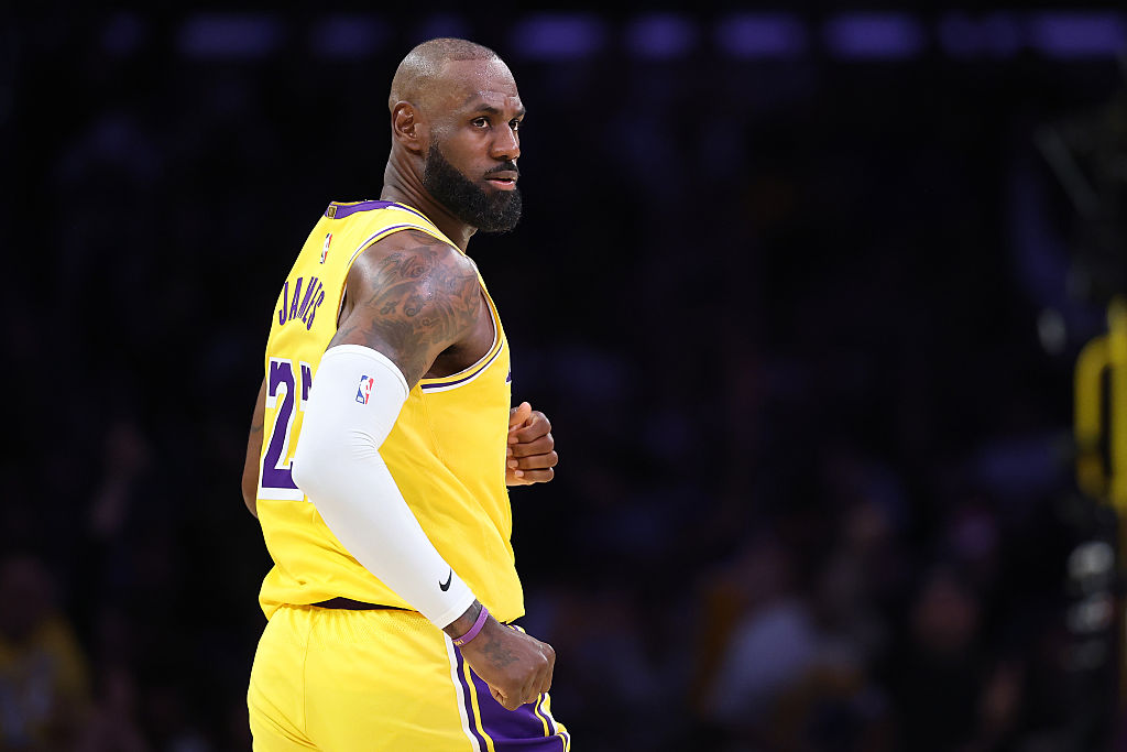 LeBron James Signs With Philadelphia 76ers For Final NBA Chapter