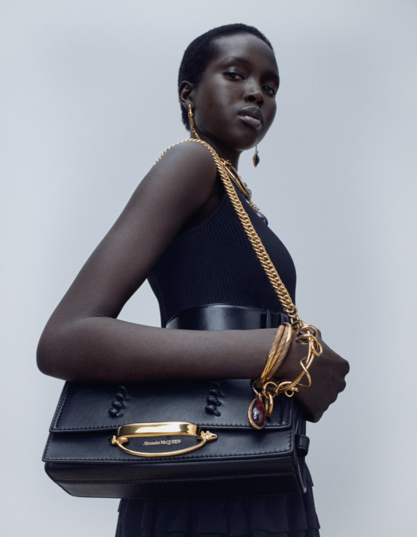 Alexander McQueen: la borsa The Story Shoulder per l'estate 2020 Alexander McQueen: la borsa The Story Shoulder per l'estate 2020